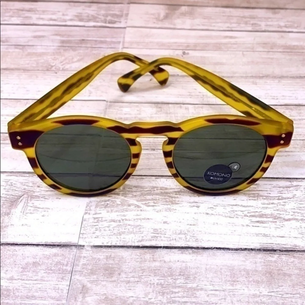 Girl's KOMONO Sunglasses NEW Yellow & Brown animal print